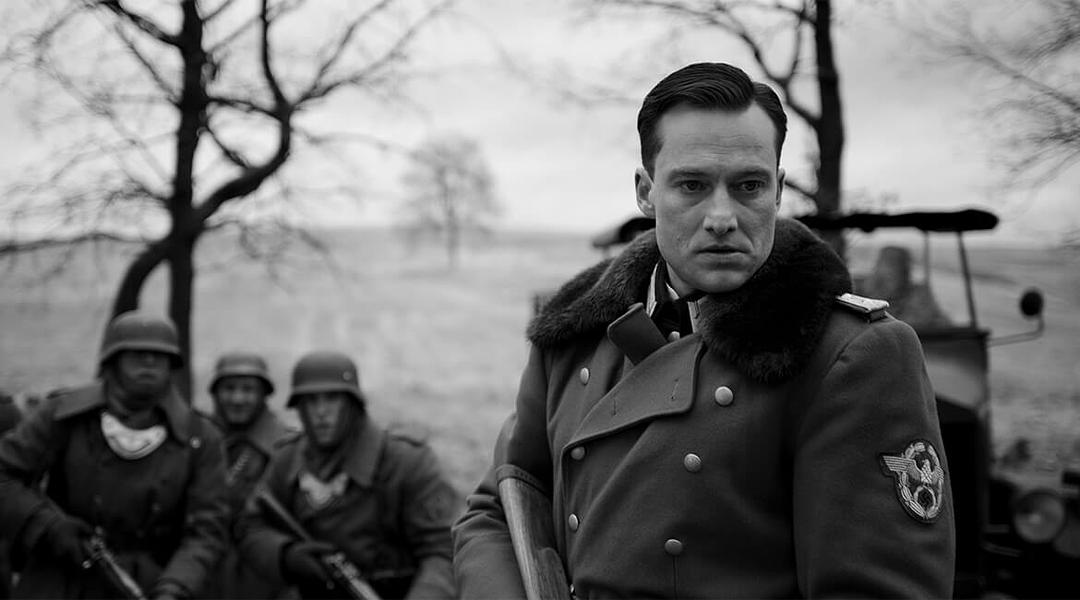 《冒牌上尉》海报