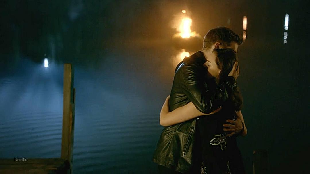 《初代吸血鬼第五季》海报第44张图片