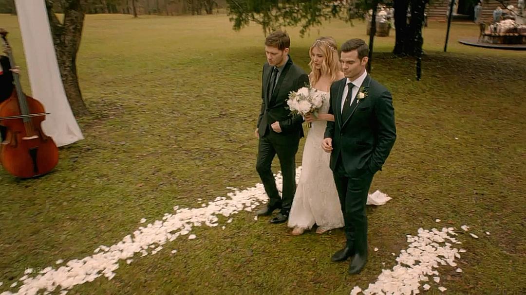 《初代吸血鬼第五季》海报第10张图片