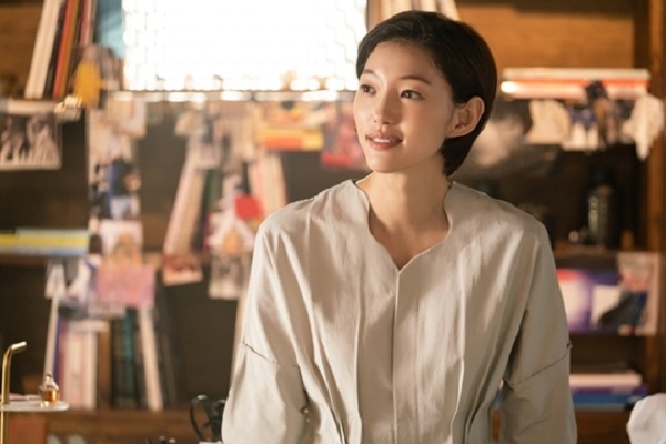 李伊(飾陳宥英)