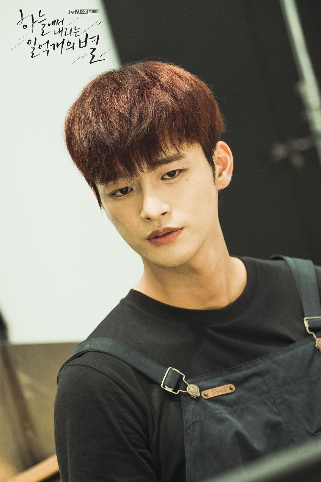 《从天而降的一亿颗星星》剧照第30张图片