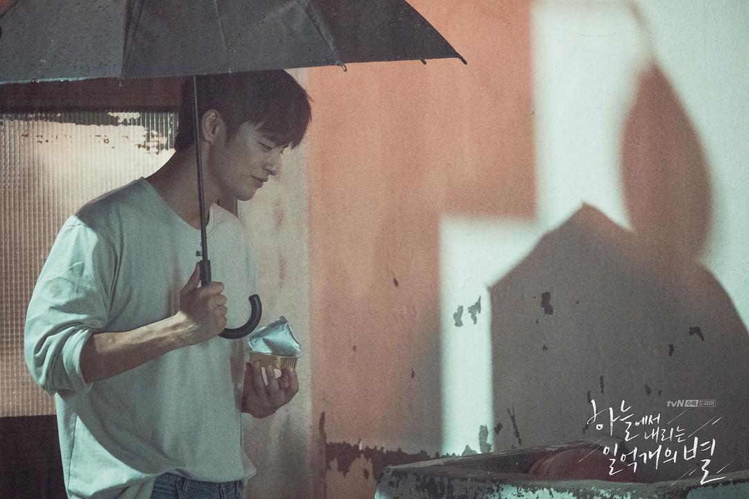 《从天而降的一亿颗星星》剧照第13张图片