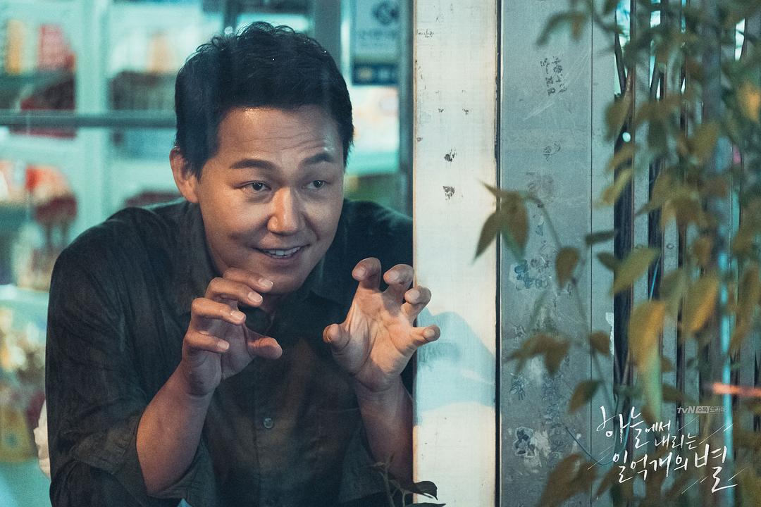 《从天而降的一亿颗星星》剧照第26张图片