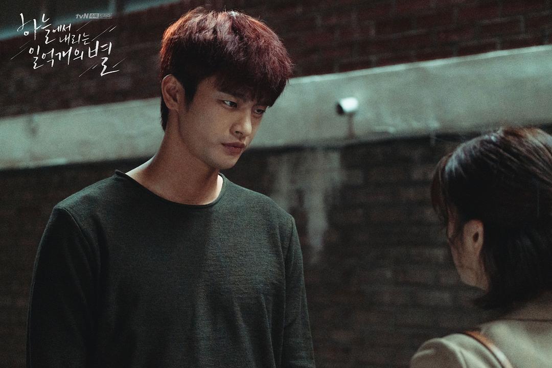 《从天而降的一亿颗星星》剧照第25张图片