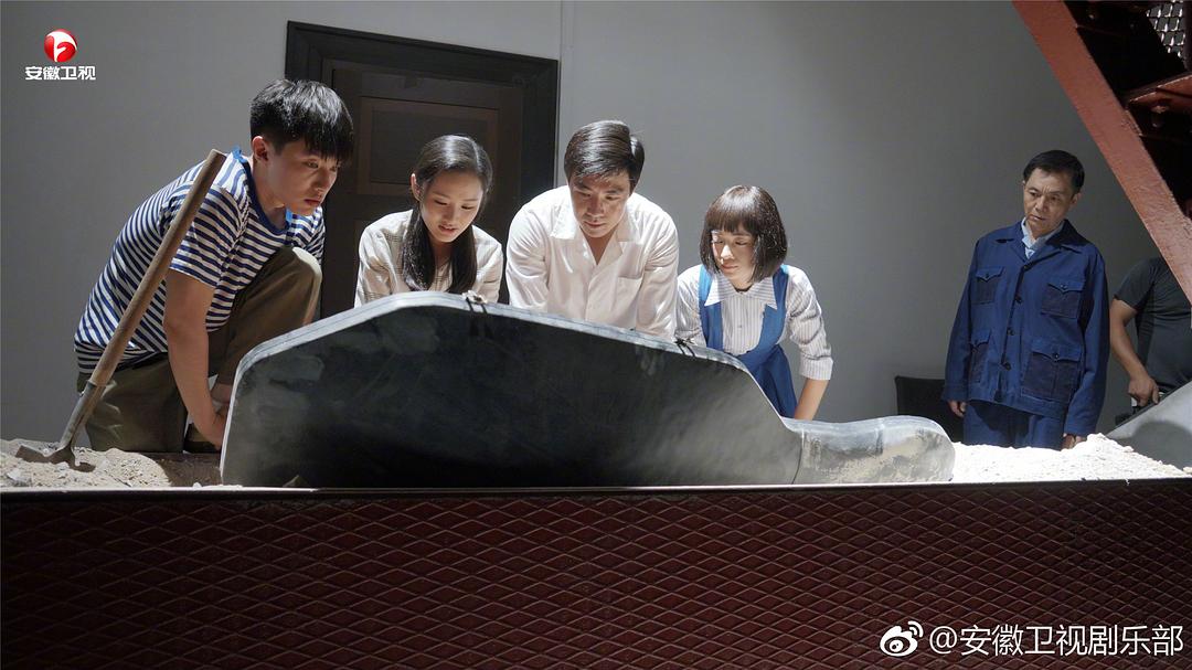 《外滩钟声》剧照第26张图片