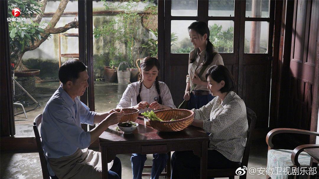 《外滩钟声》剧照第25张图片