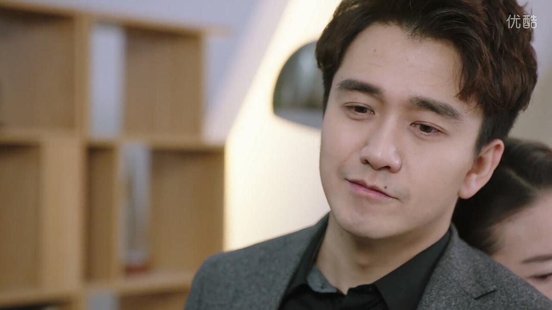 用心看，王闪闪的表情...