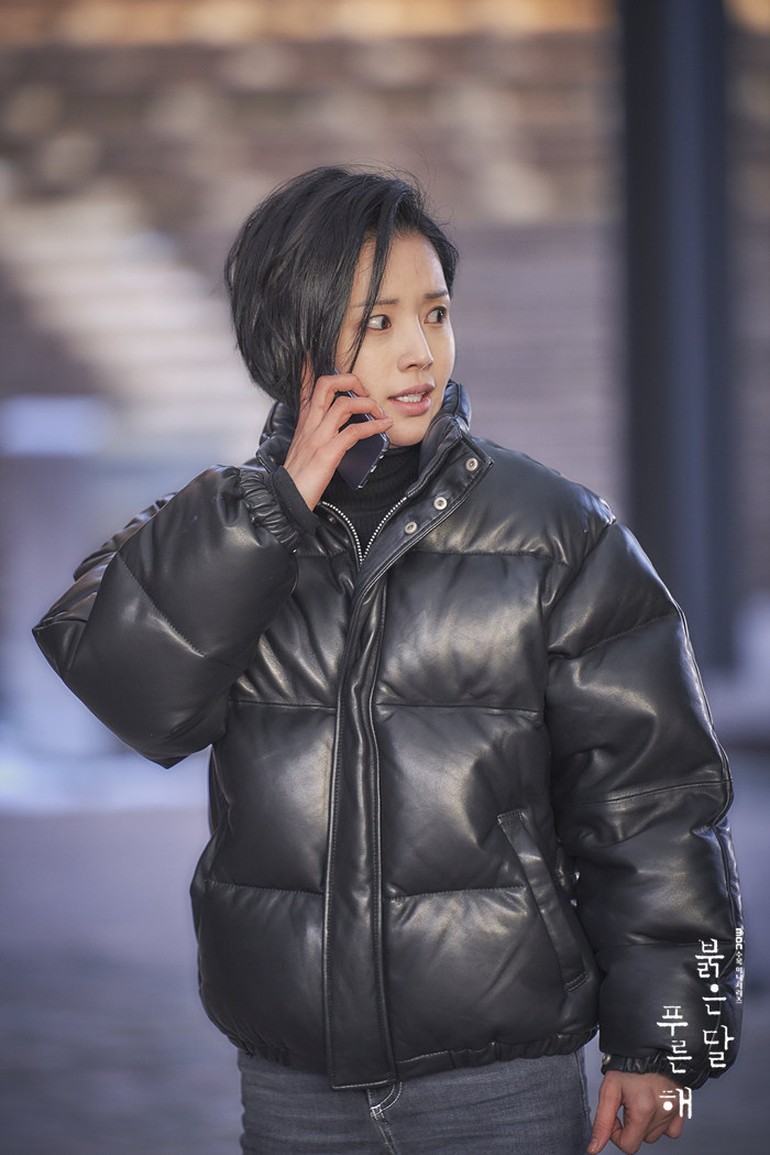 《赤月青日》剧照