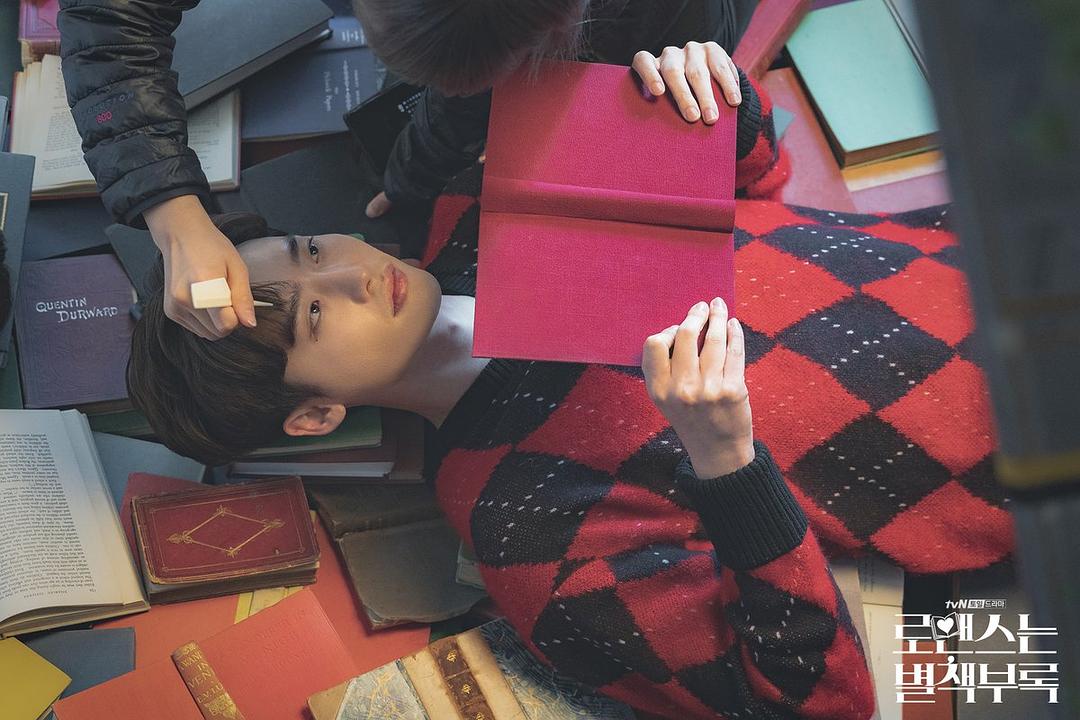 《浪漫是一册副刊》剧照