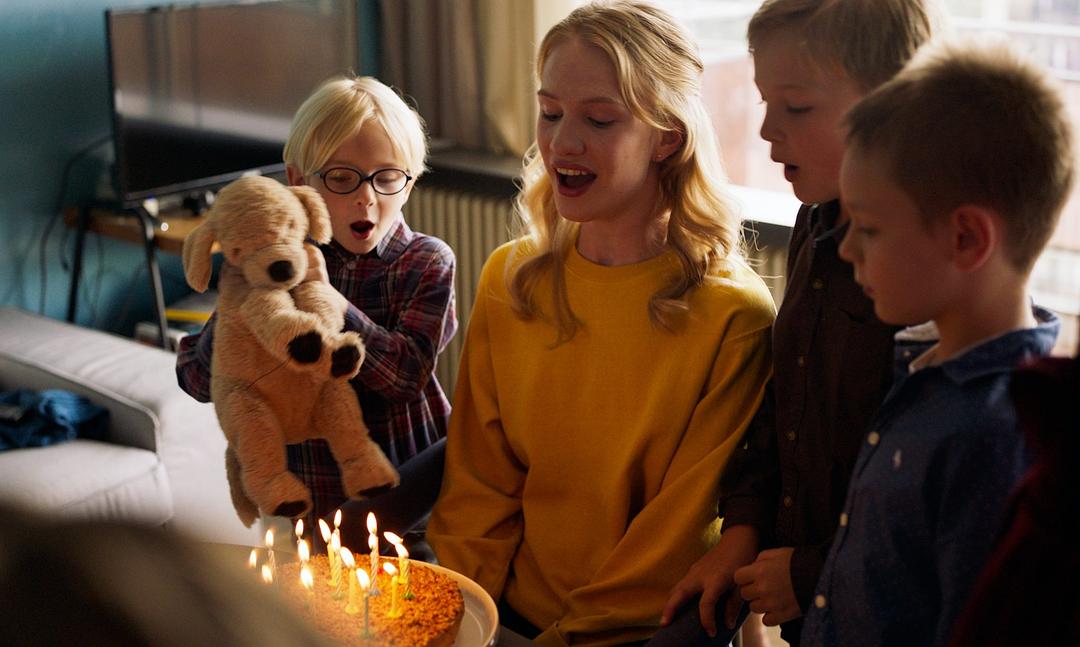 《女孩》海报第7张图片