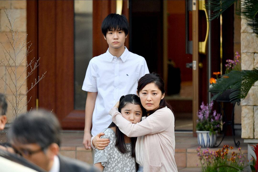 《傲骨贤妻》剧照第18张图片