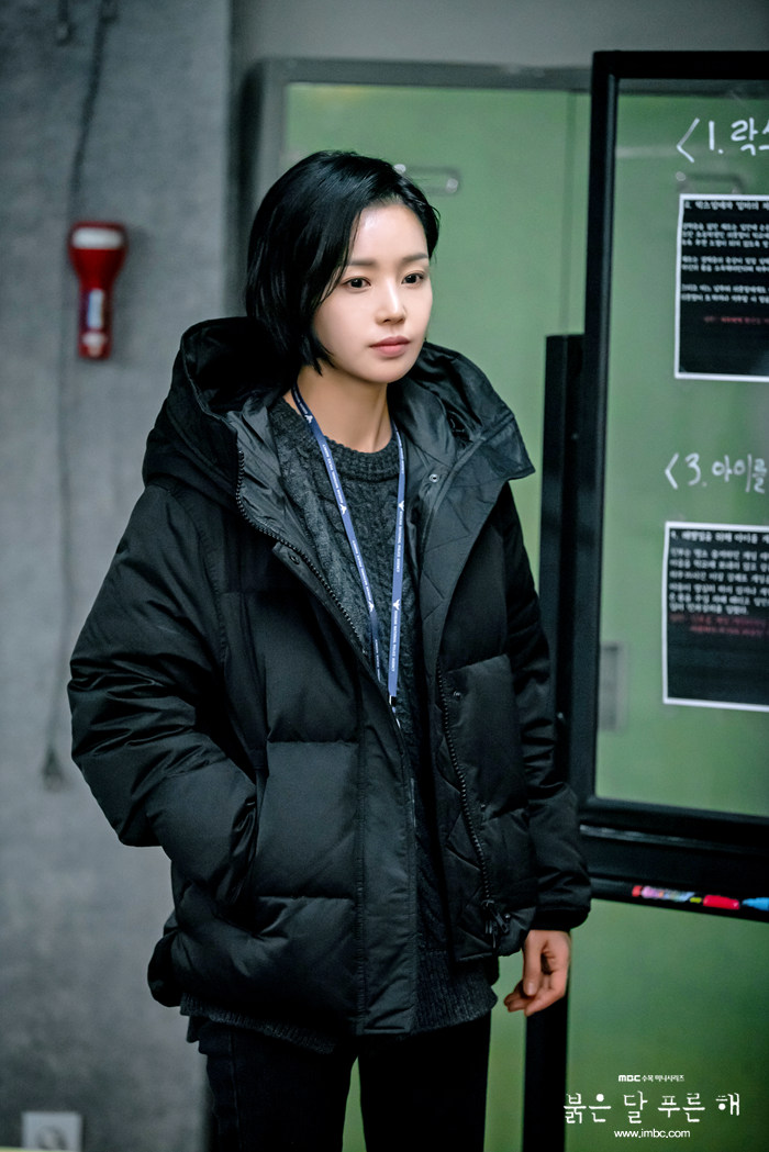 《赤月青日》剧照