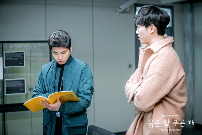 《赤月青日》海报第23张图片