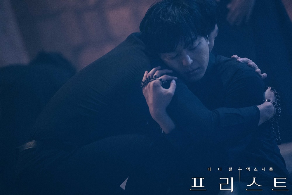 《司祭》海报第49张图片