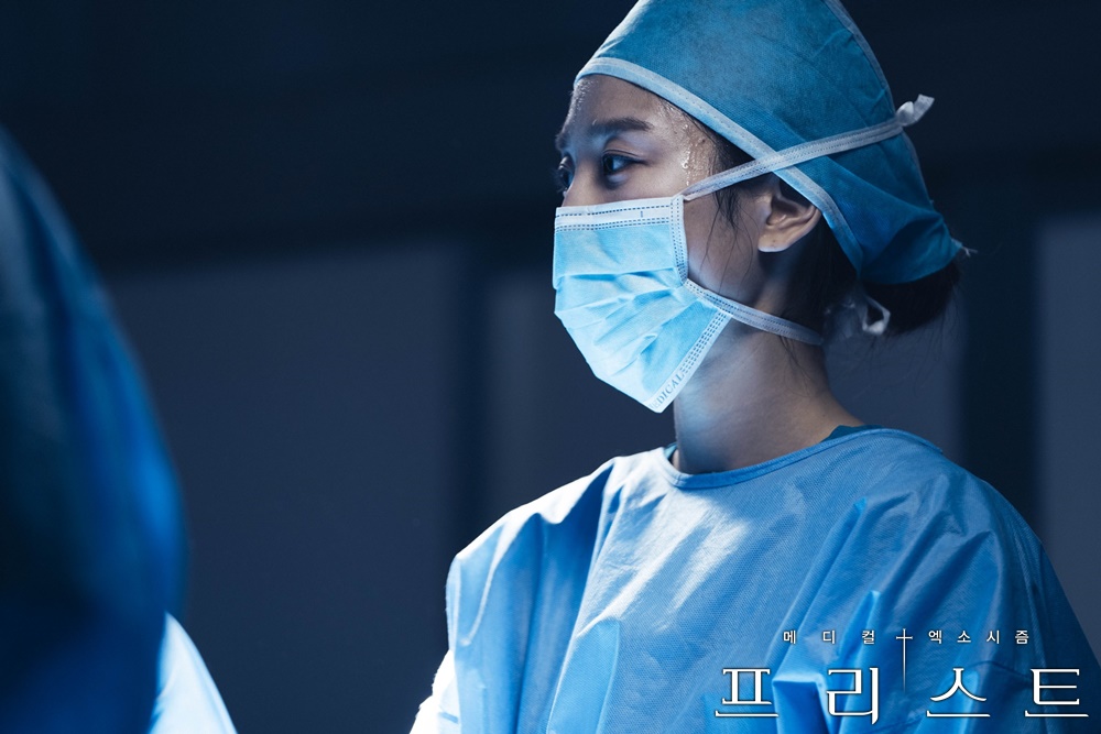 《司祭》海报第41张图片