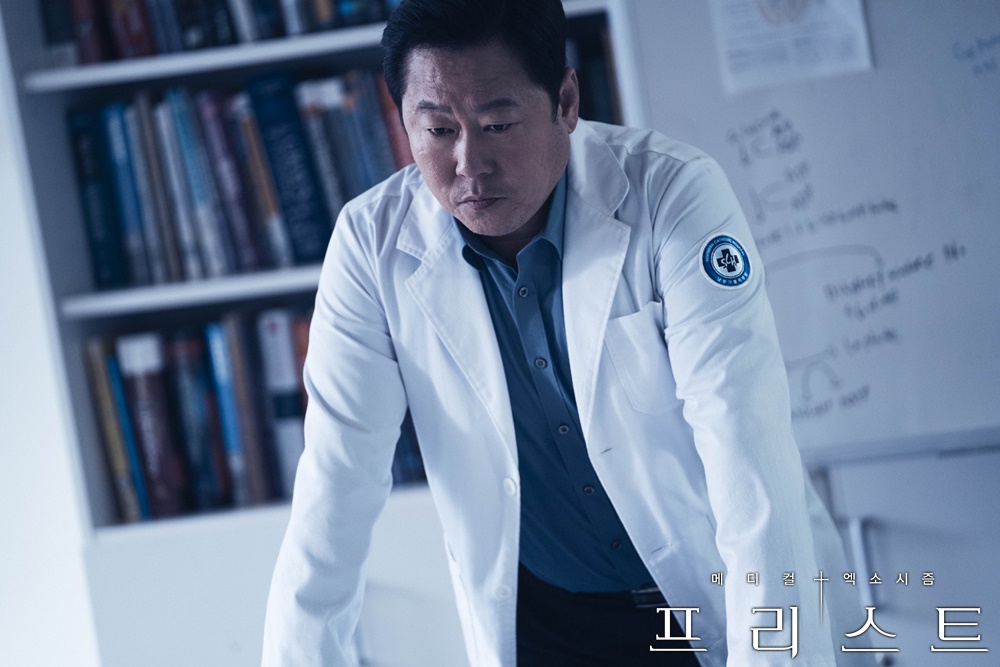 《司祭》海报第35张图片