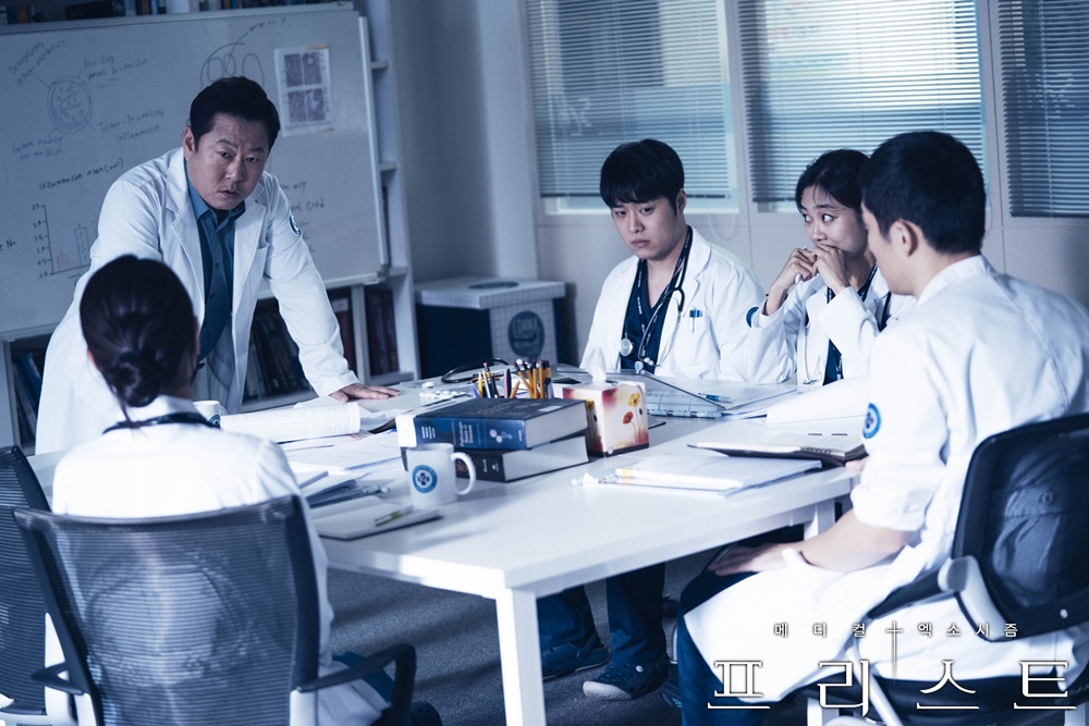 《司祭》海报第34张图片