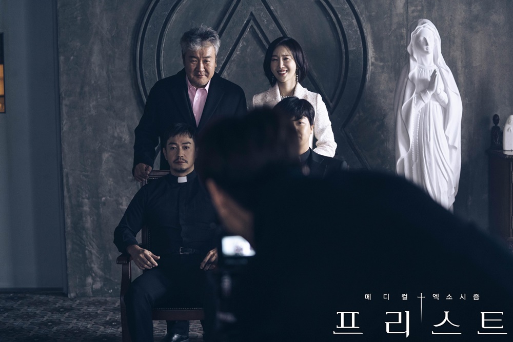 《司祭》海报第32张图片