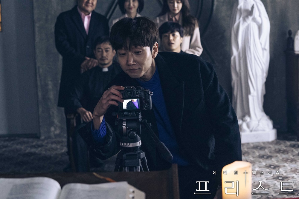 《司祭》海报第10张图片