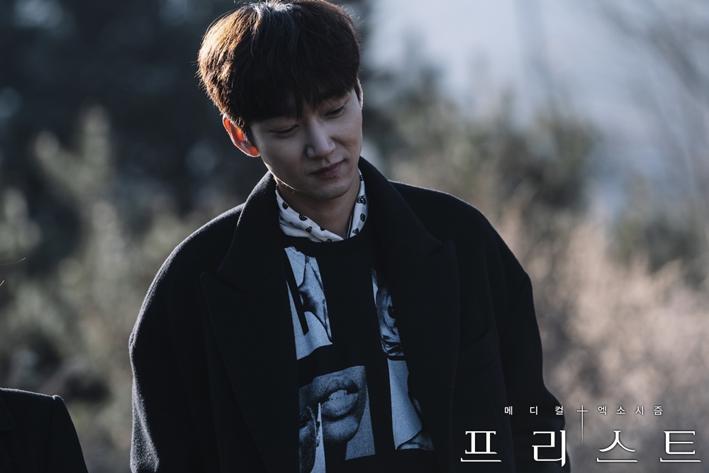 《司祭》海报第9张图片