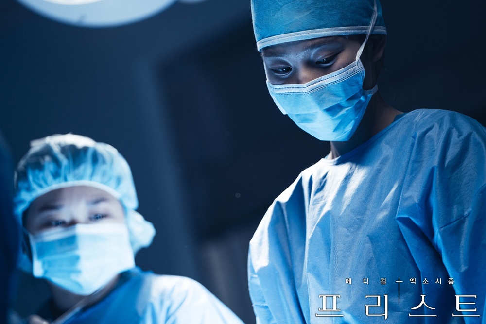 《司祭》海报第5张图片