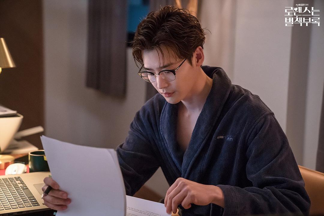 《浪漫是一册副刊》剧照