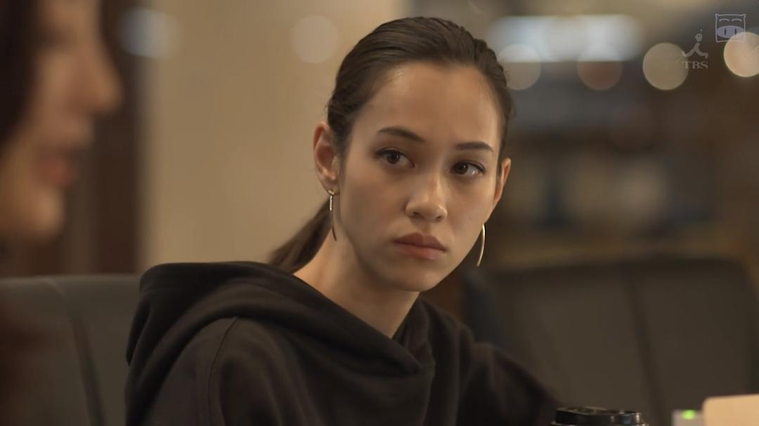 《傲骨贤妻》剧照第29张图片