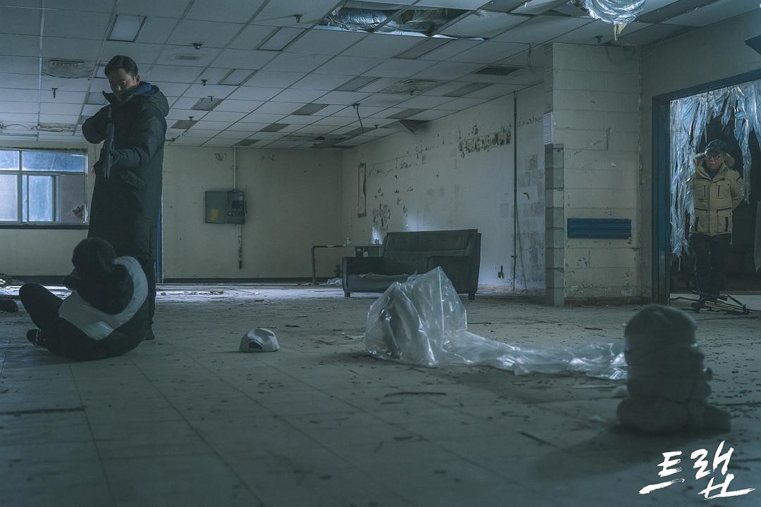 《圈套》海报第53张图片