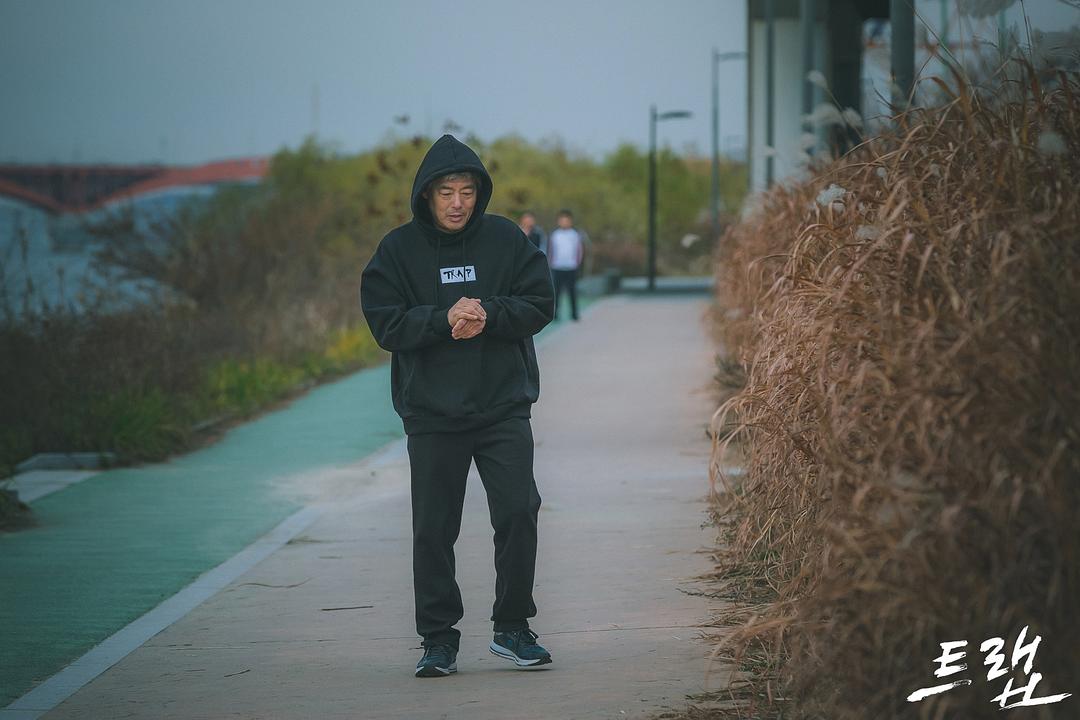 《圈套》海报第48张图片