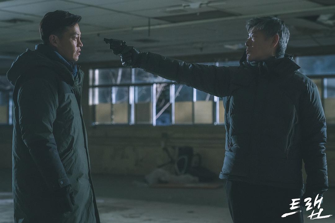 《圈套》海报第44张图片