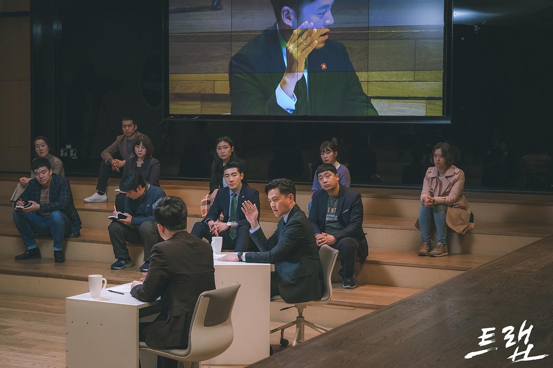 《圈套》海报第38张图片