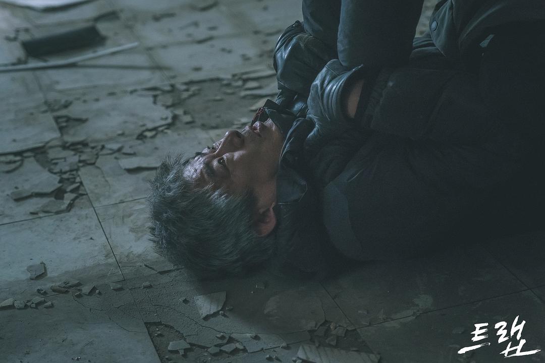 《圈套》海报第37张图片