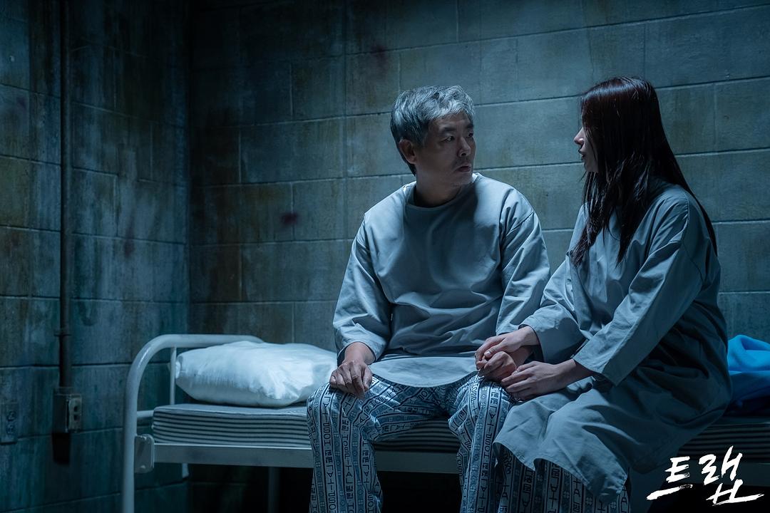 《圈套》海报第34张图片