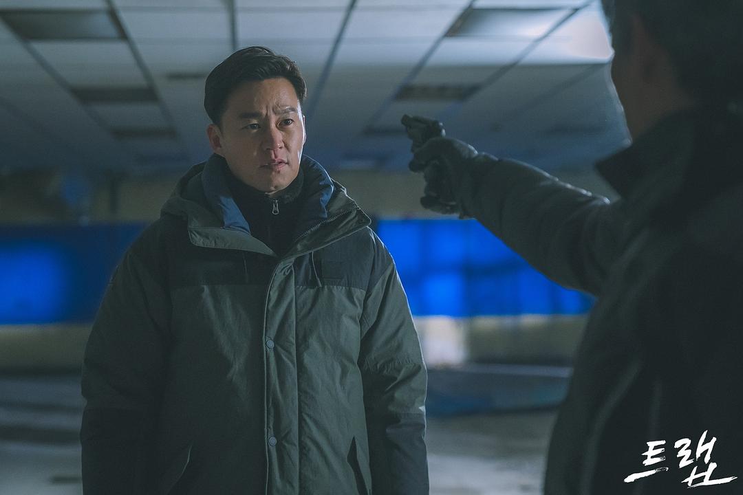 《圈套》海报第23张图片