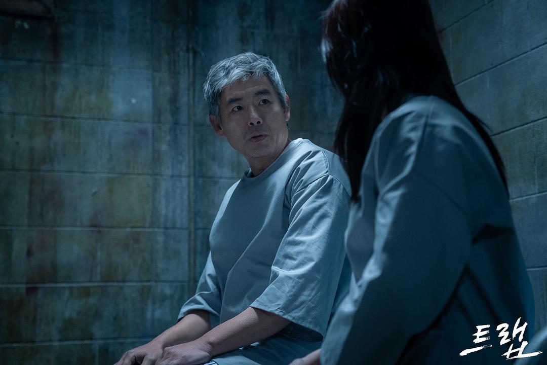 《圈套》海报第13张图片