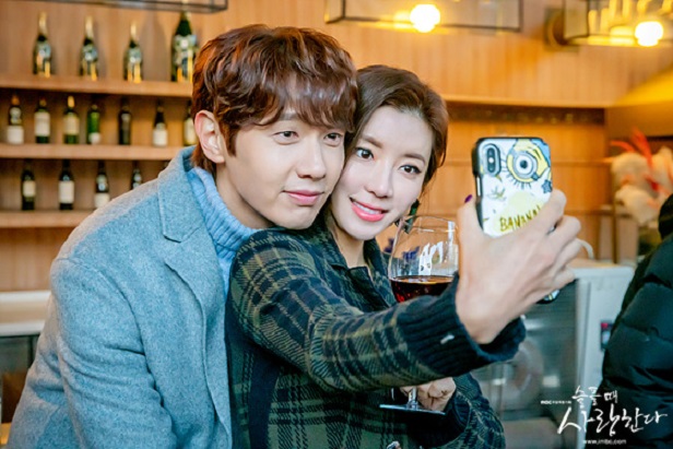 《悲伤时爱你》剧照第16张图片