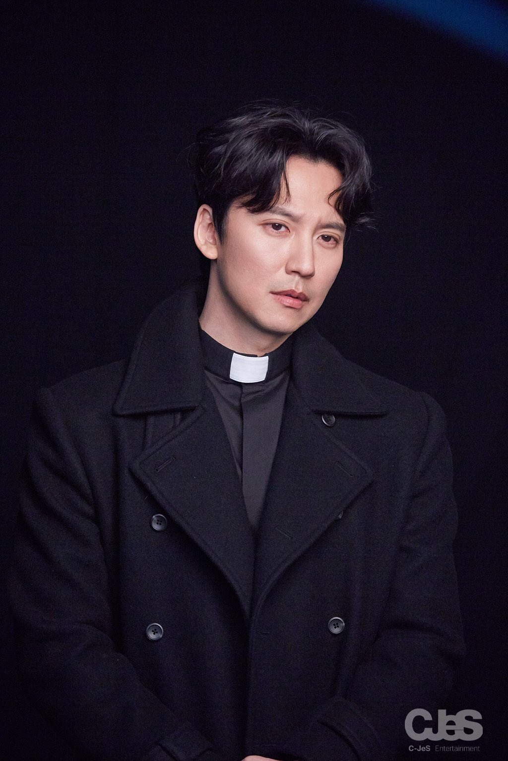 《热血司祭》海报第44张图片