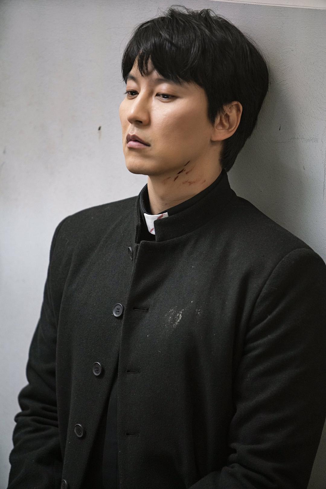 《热血司祭》海报第37张图片