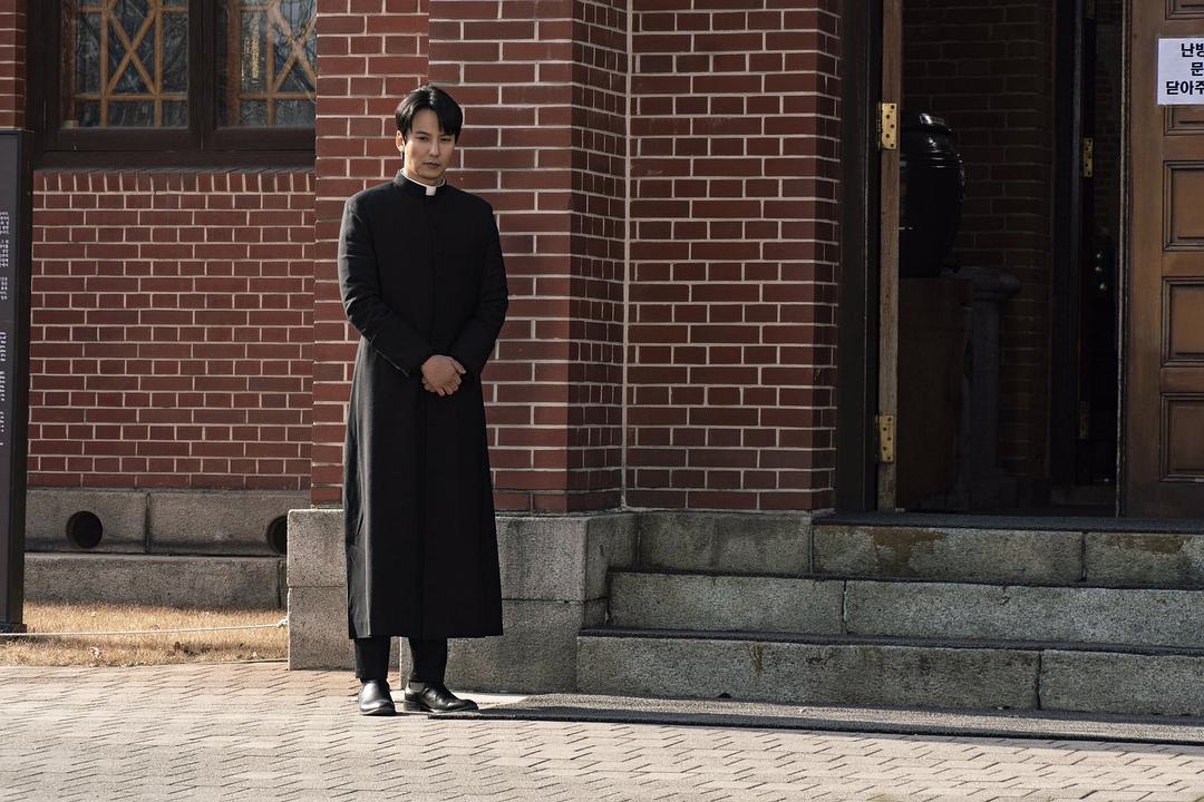 《热血司祭》海报第36张图片