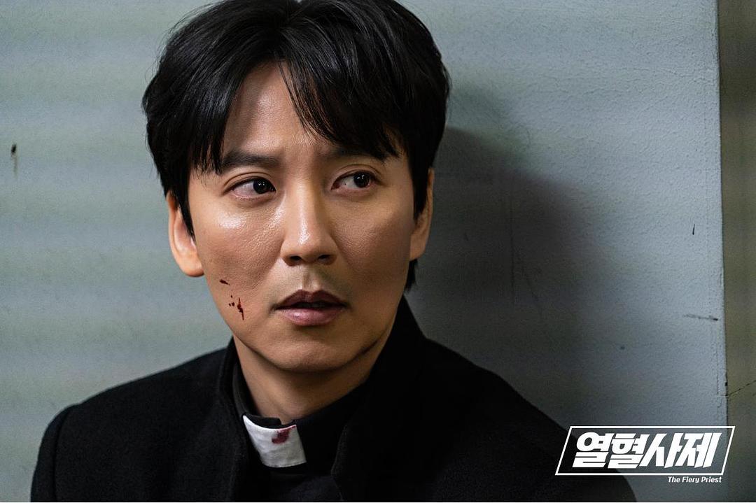 《热血司祭》海报第31张图片