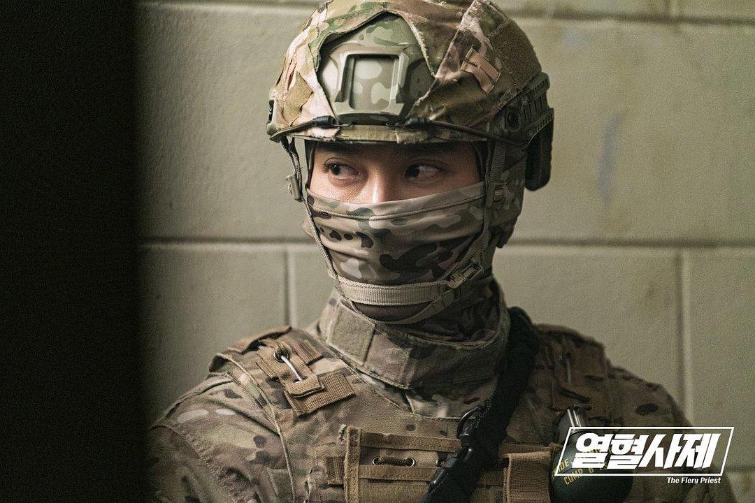 《热血司祭》海报第13张图片