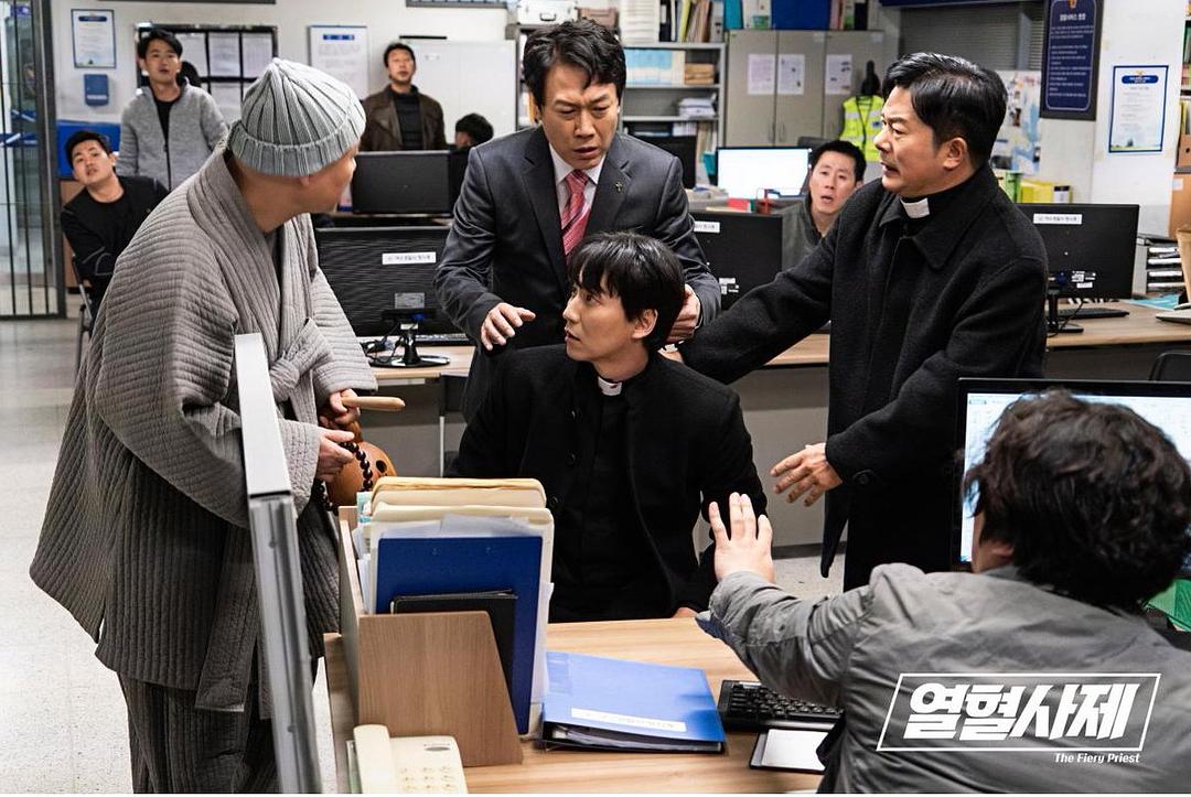 《热血司祭》海报第30张图片