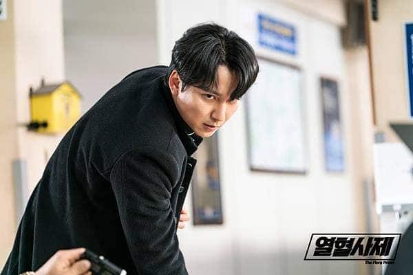 《热血司祭》海报第26张图片