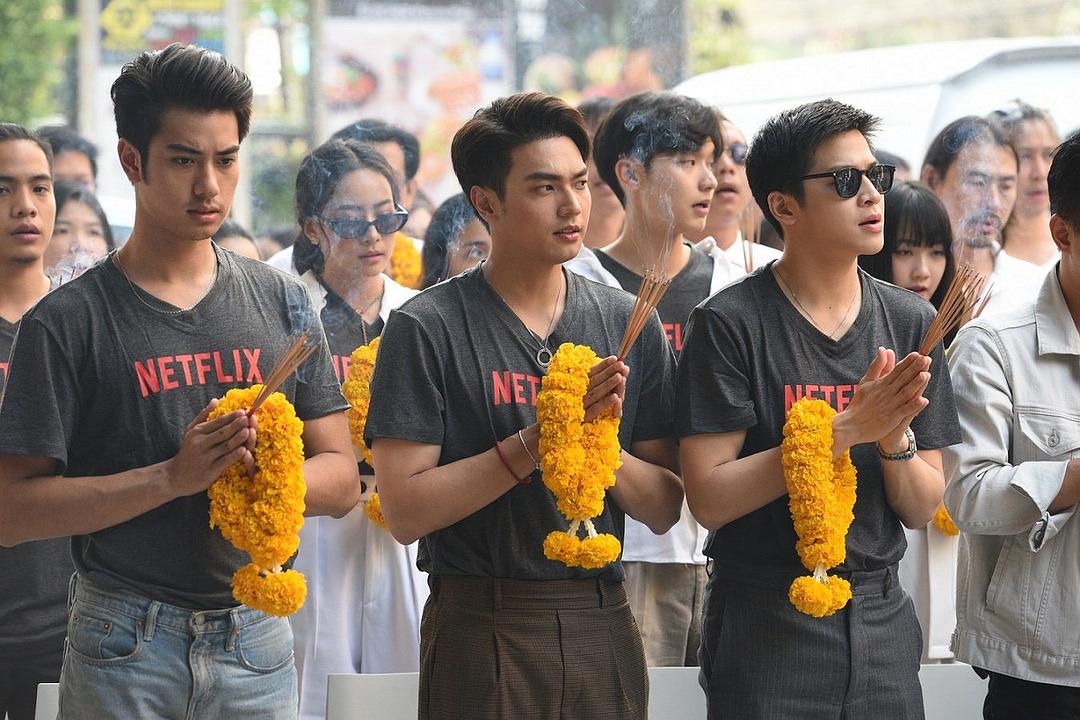 《绝境岛》剧照第15张图片