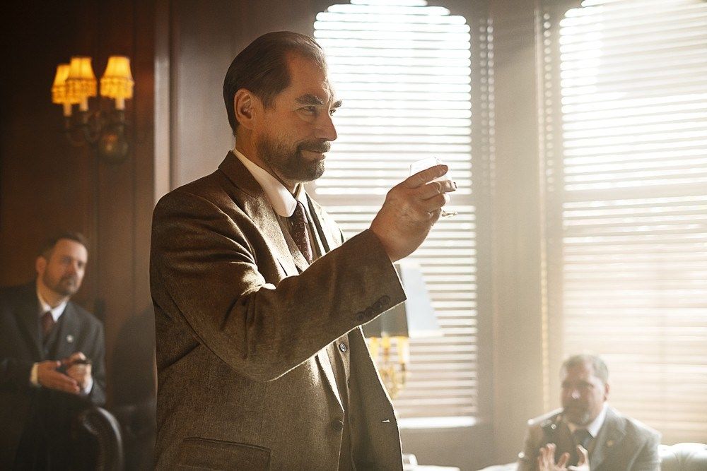 《末日巡逻队第一季》海报第16张图片