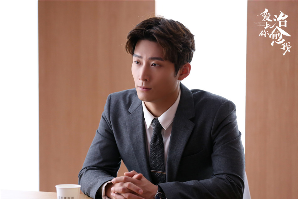 1窦骁饰演颜书仁