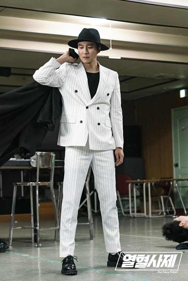 《热血司祭》剧照