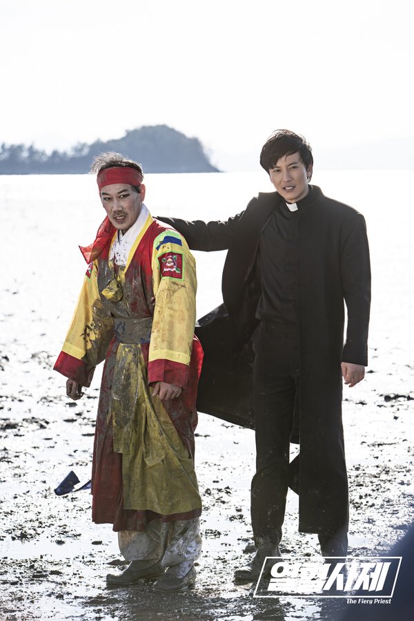 《热血司祭》海报第17张图片