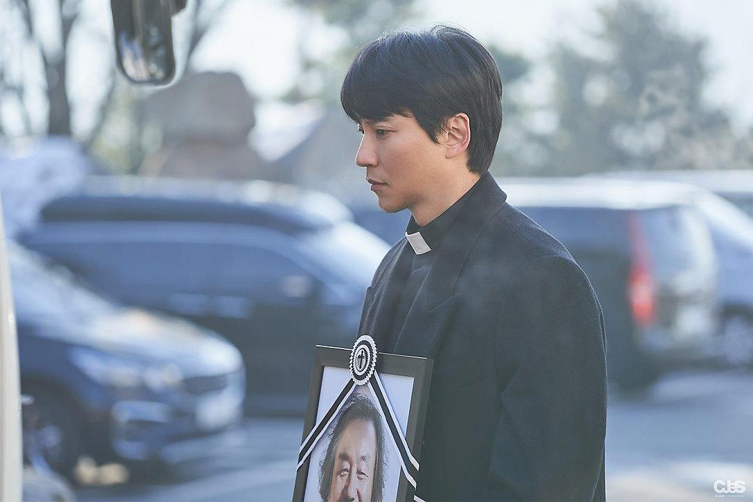 《热血司祭》海报第60张图片