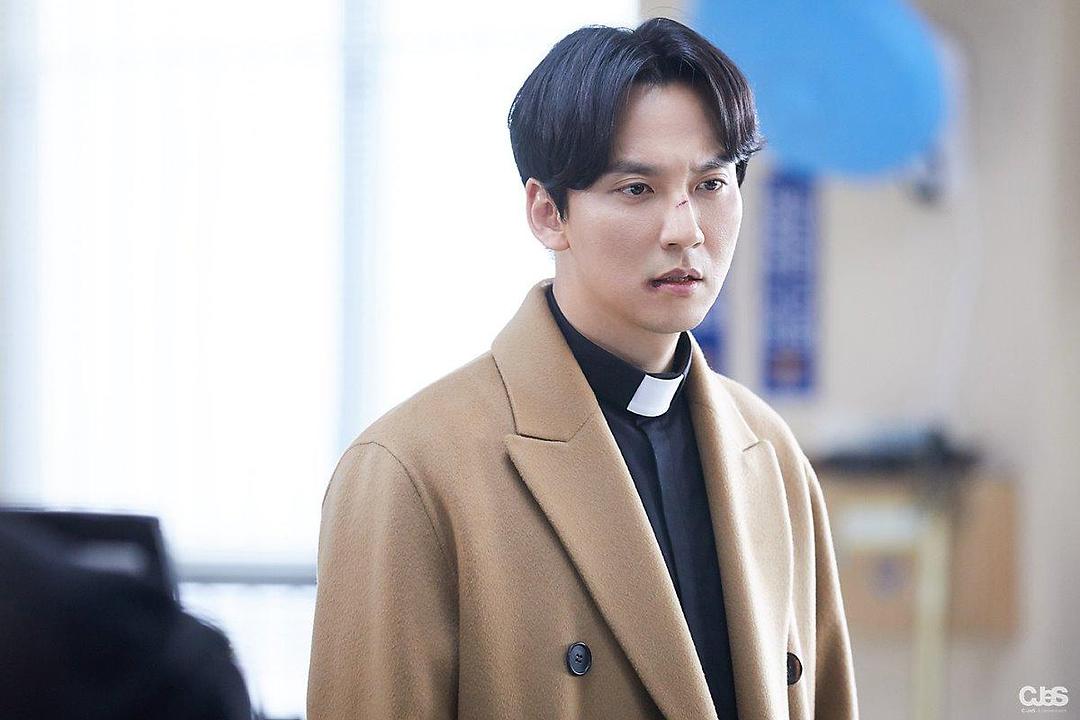 《热血司祭》海报第57张图片